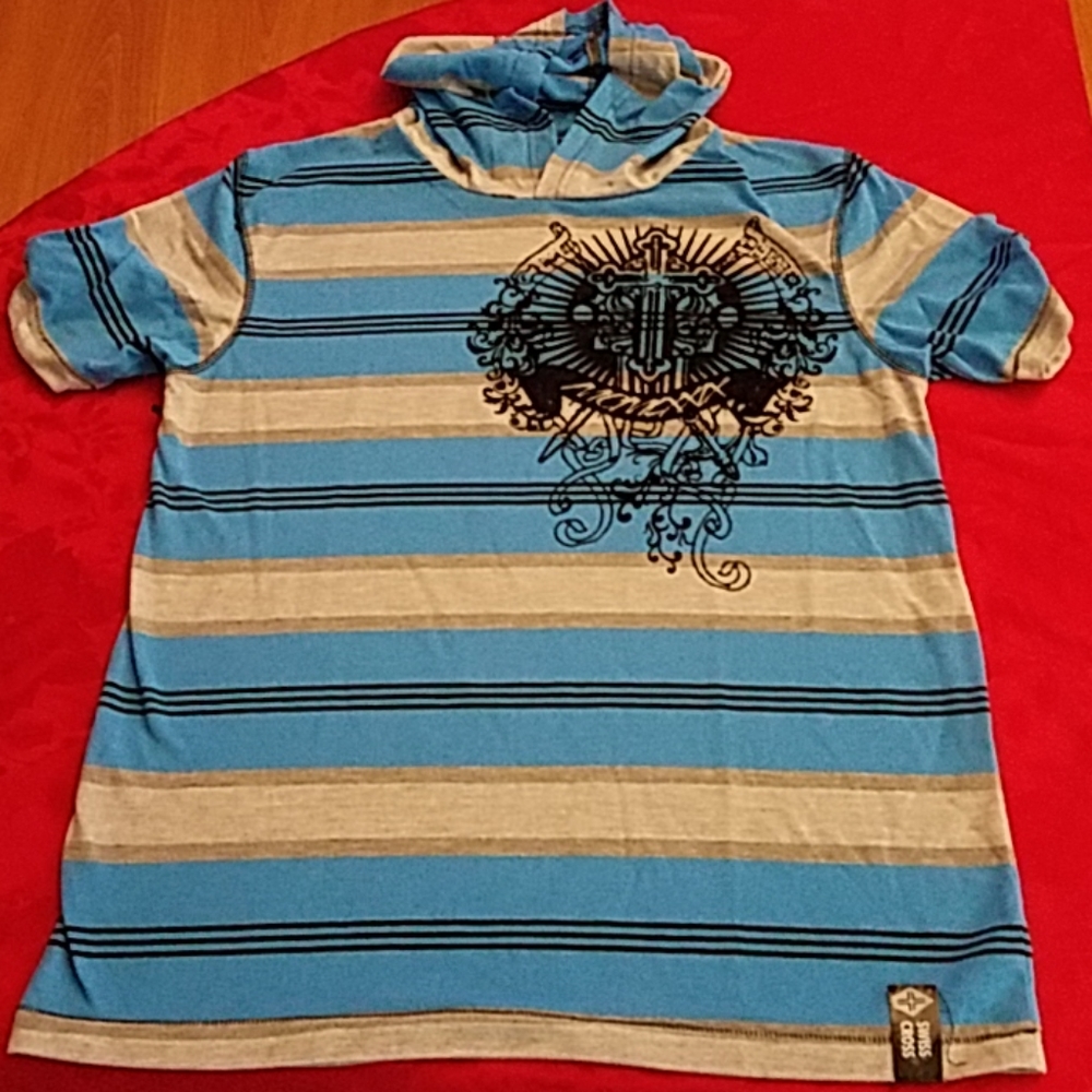 Short sleeve hooded Tshirt